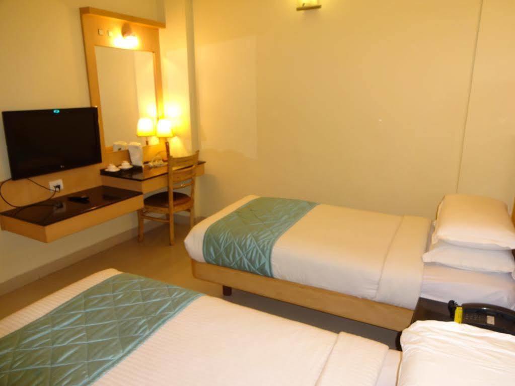 Super Capital O Grand Plaza Hotel Coimbatore Bagian luar foto