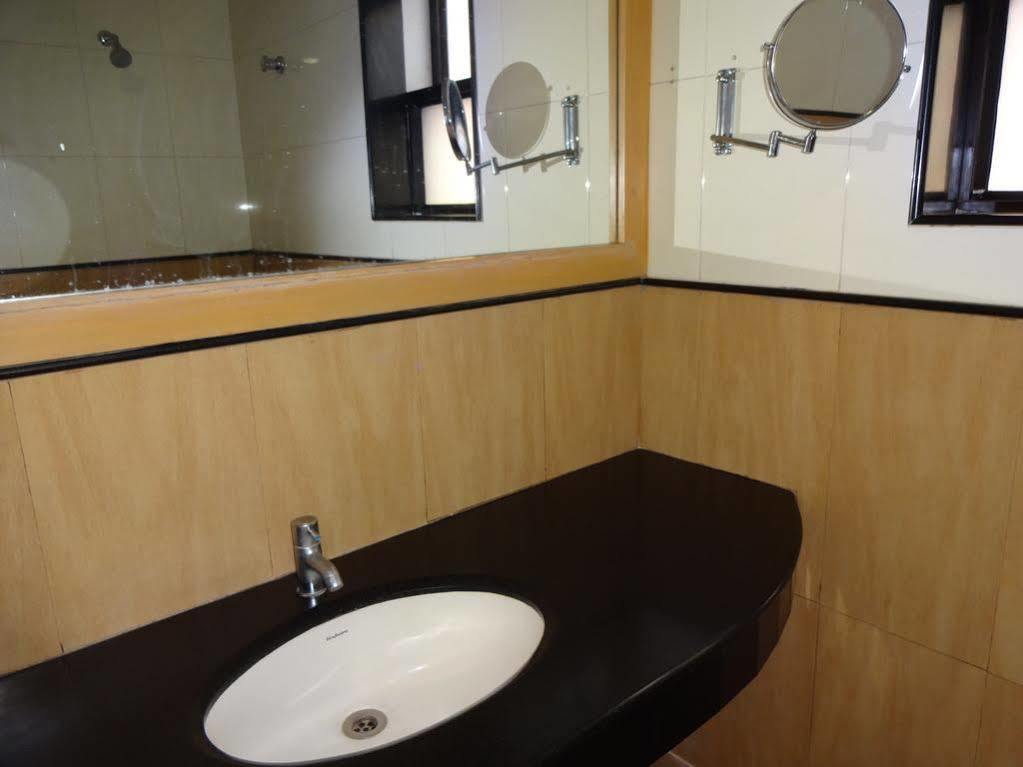 Super Capital O Grand Plaza Hotel Coimbatore Bagian luar foto