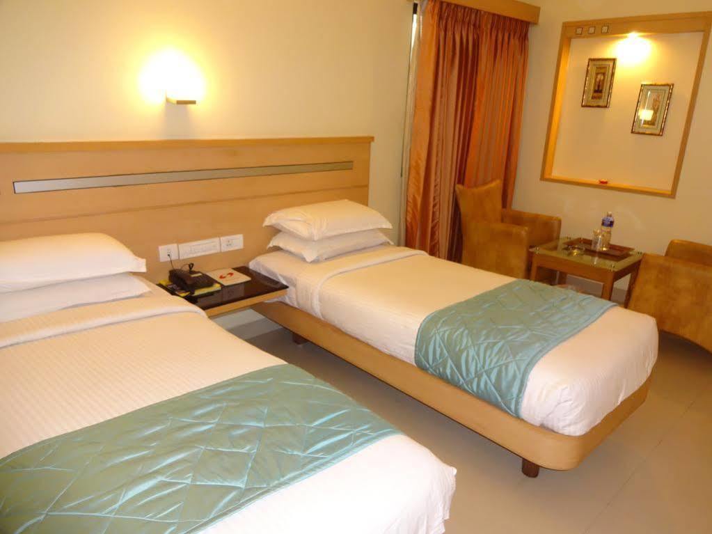 Super Capital O Grand Plaza Hotel Coimbatore Bagian luar foto