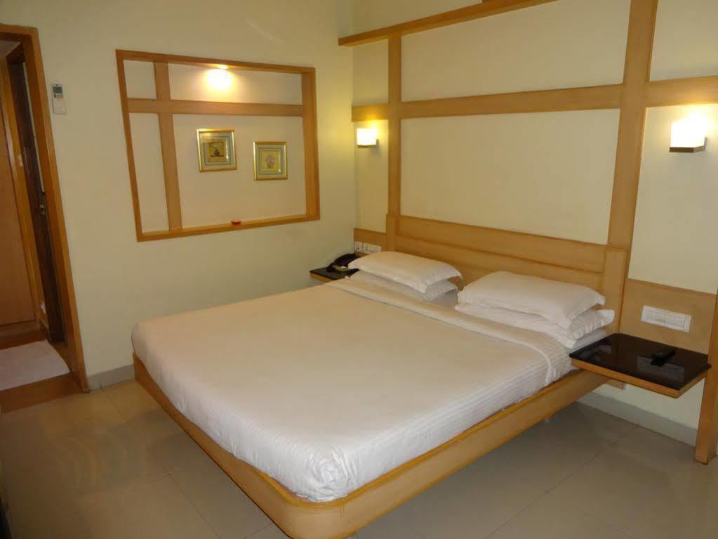 Super Capital O Grand Plaza Hotel Coimbatore Bagian luar foto